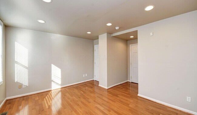 Building Photo - 746 Beech St