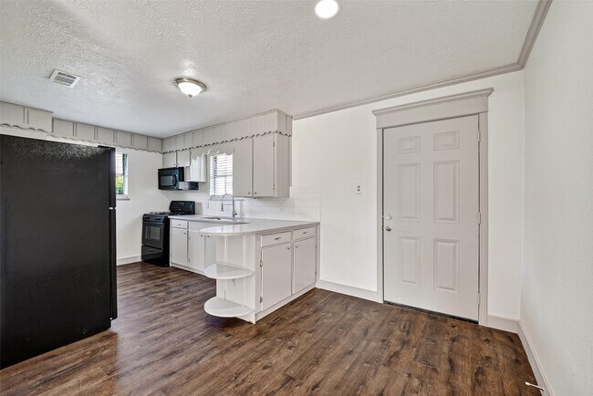 Building Photo - 1200 Cypress St