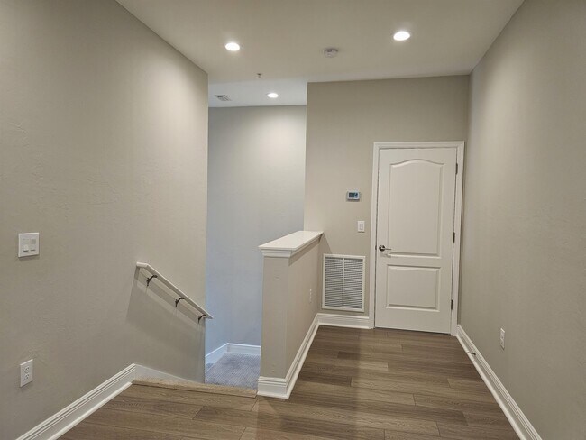 Building Photo - 2280 Priory Ln