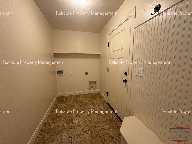 Building Photo - 3840 Slate Dr