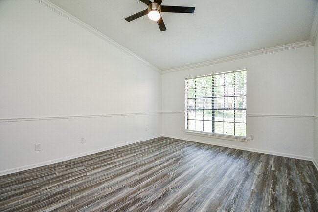 Building Photo - 3934 Forest Village Dr