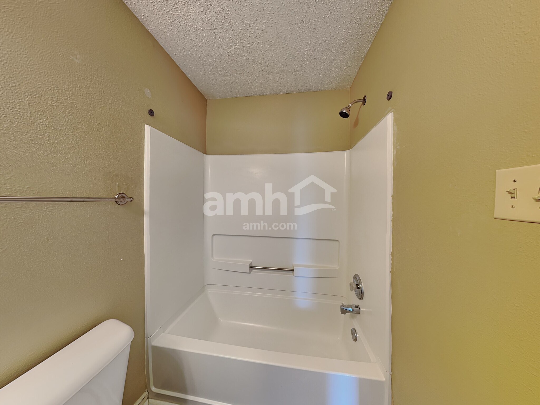 Building Photo - 6303 Abaca Way