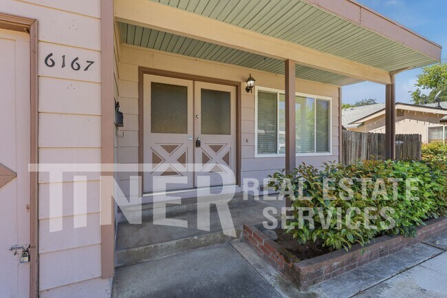 Building Photo - 6167 Oakgreen Cir