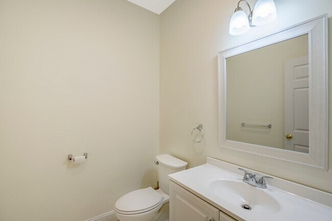 Building Photo - 2 Manchester Pl