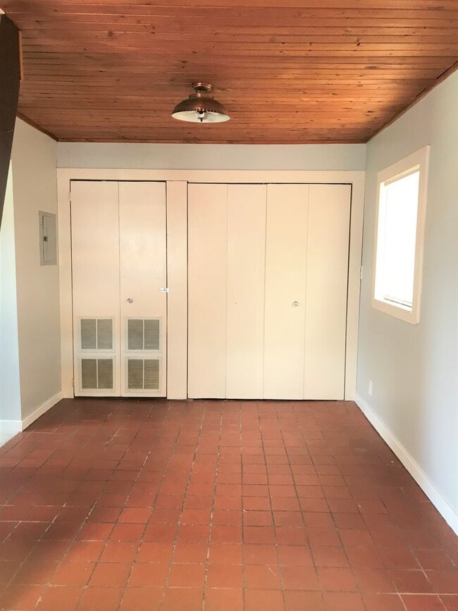 Building Photo - 1 S 6th St