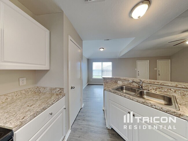 Building Photo - 2834 Coral Dr