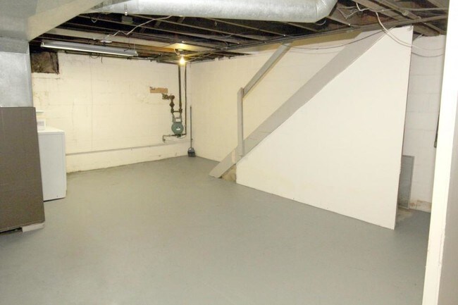 Building Photo - 228 West 16th Street