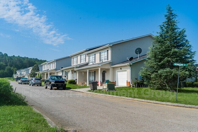 Building Photo - 204 Brownstone Way