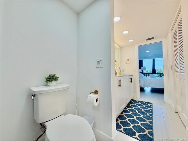 Building Photo - 8800 S Ocean Dr