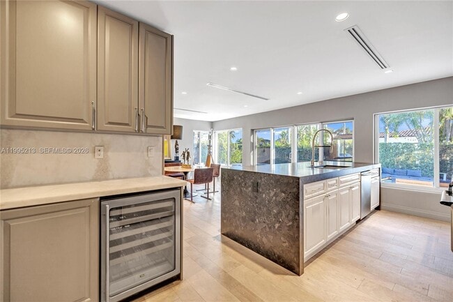 Building Photo - 750 Harrison St