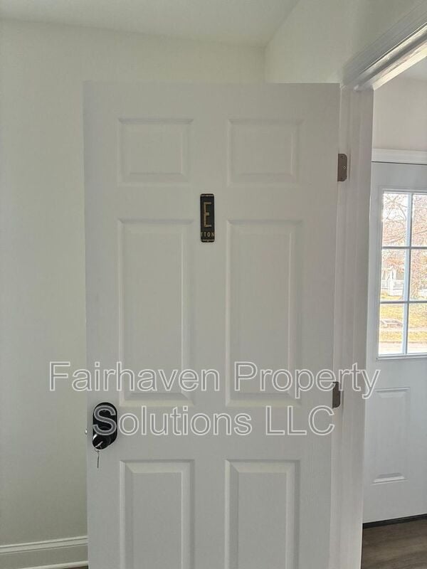 Building Photo - 2827 E 5th Ave