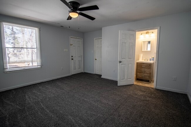 Building Photo - 822 Winnetka Ave