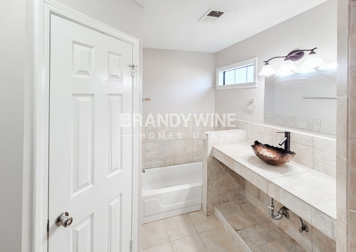 Building Photo - 8042 Port Douglas Dr