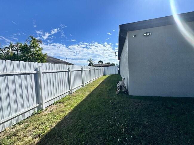 Building Photo - 209 SE 26th Terrace