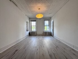 Building Photo - 177 YORK St