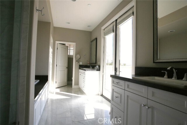 Building Photo - 120 Long Fence