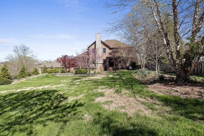 Building Photo - 5 Bedroom Dream Home!