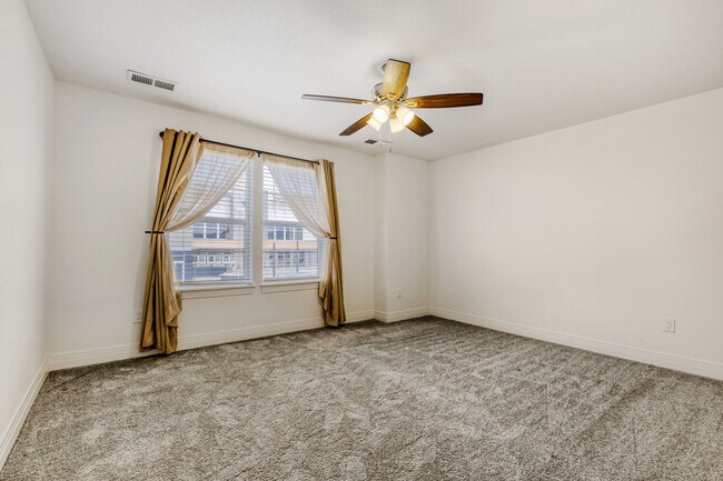 Building Photo - 1773 Spring Water Pt