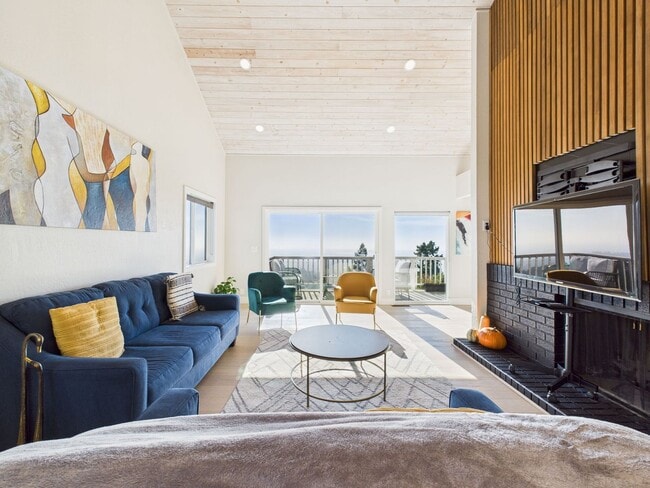 Building Photo - 3325 Brunell Dr