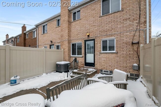 Building Photo - 4811 Mansfield Ave