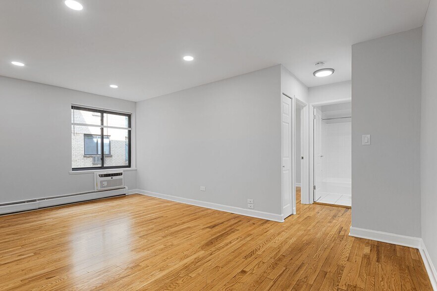 Building Photo - 6755 N Sheridan Rd