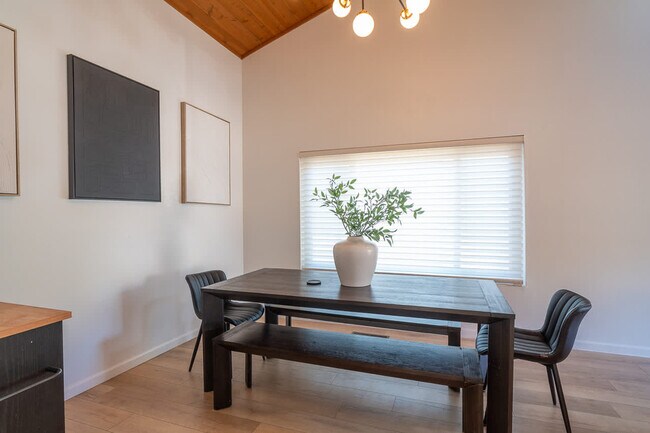 Building Photo - 4530 Red Fox Ln