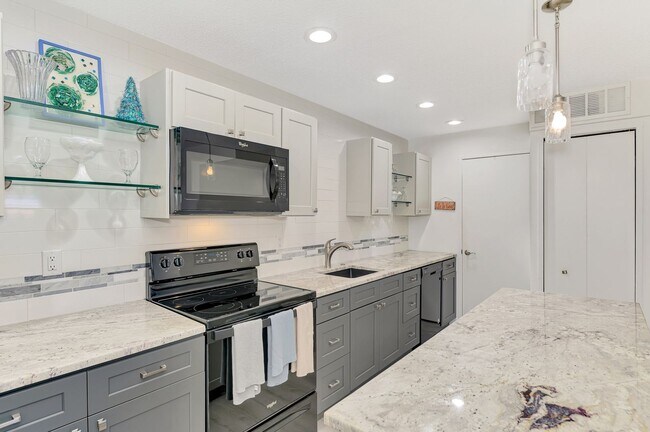 Building Photo - **AVAILABLE STARTING FEBRUARY-APRIL 2026 SEASON FOR $3200/month**