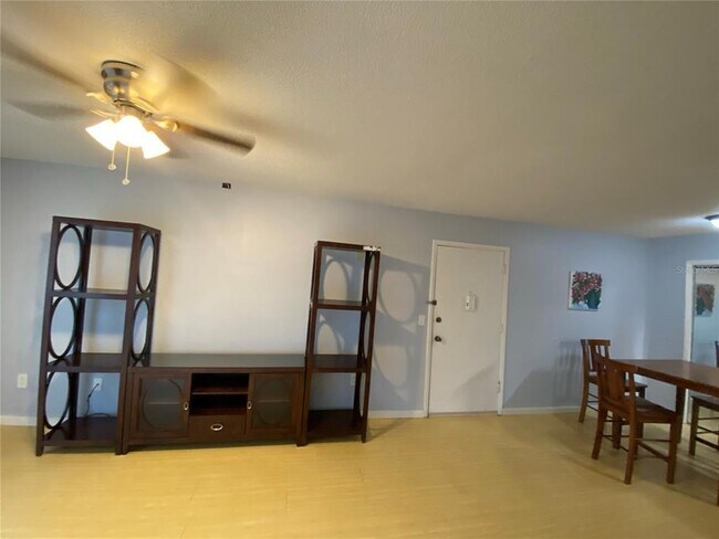 Building Photo - 1700 SW 16th Ct
