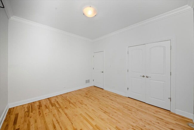 Building Photo - 1523 W Huron St