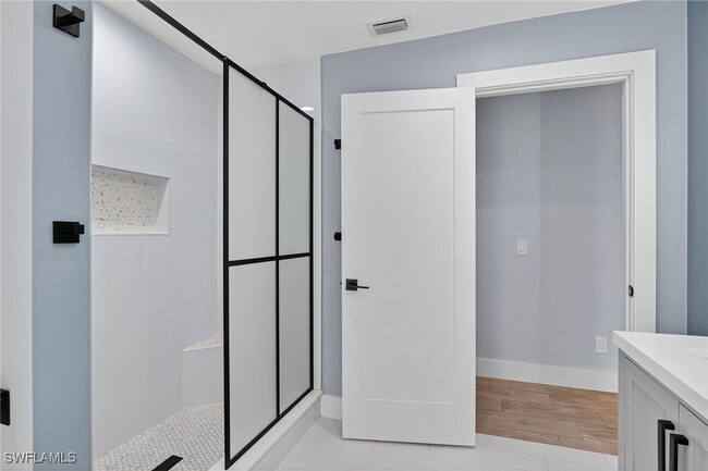 Building Photo - 5270 Berkeley Dr