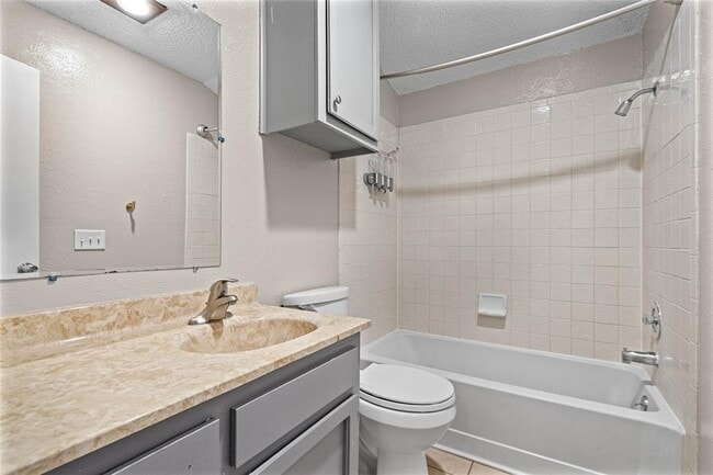 Building Photo - 621 Russet Valley Dr