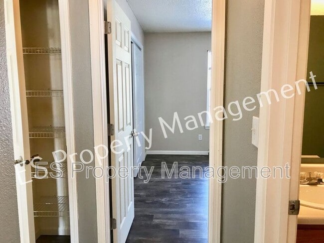 Building Photo - 5742 Ashcroft Dr