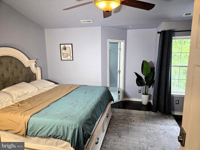Building Photo - 7832 Canter Ct