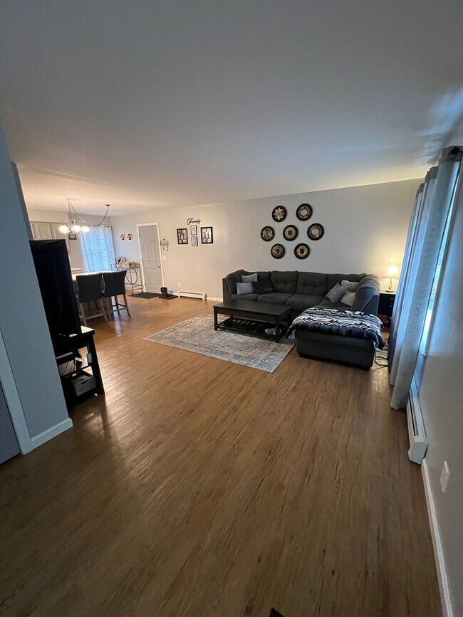 Building Photo - 2 Folly Brook Terrace