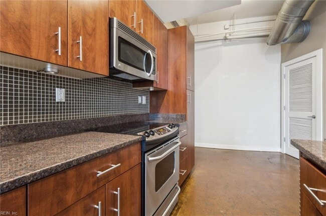 Building Photo - 412 St Pauls Blvd