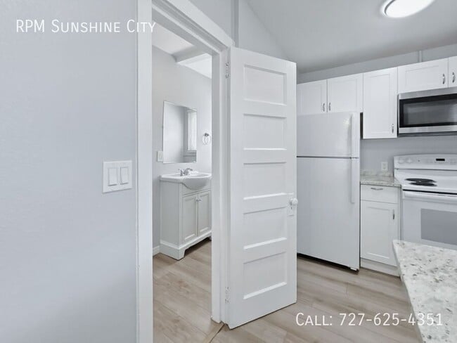 Building Photo - 1115 Highland St N