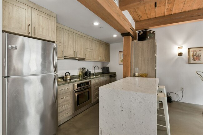 Building Photo - 90 Wareham St