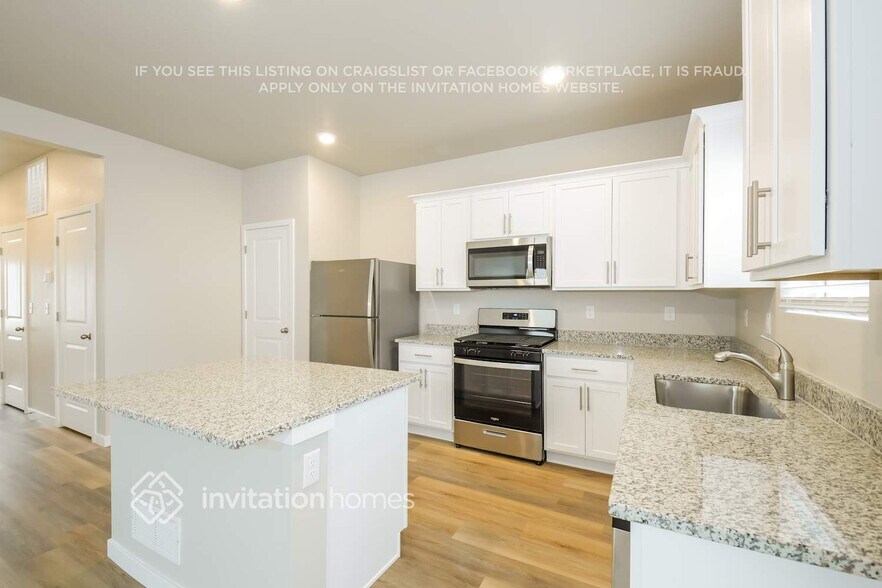 Building Photo - 7203 Dolores Ave