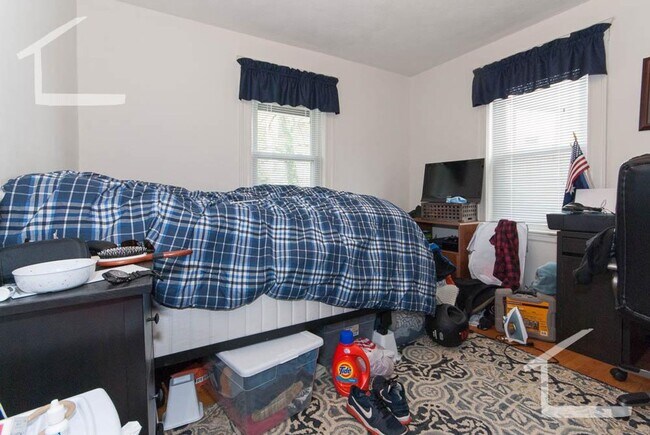 Building Photo - Two Bed