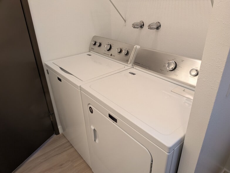In unit washer/dryer included - 1406 W Cora Ct