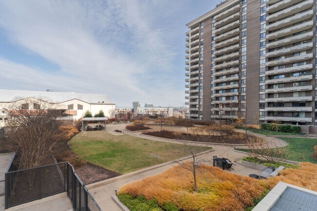 Building Photo - Contemporary 2BR/2BA Corner Condo at The Encore of McLean