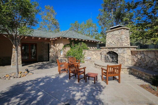 Building Photo - 2263 Paseo Saucedal