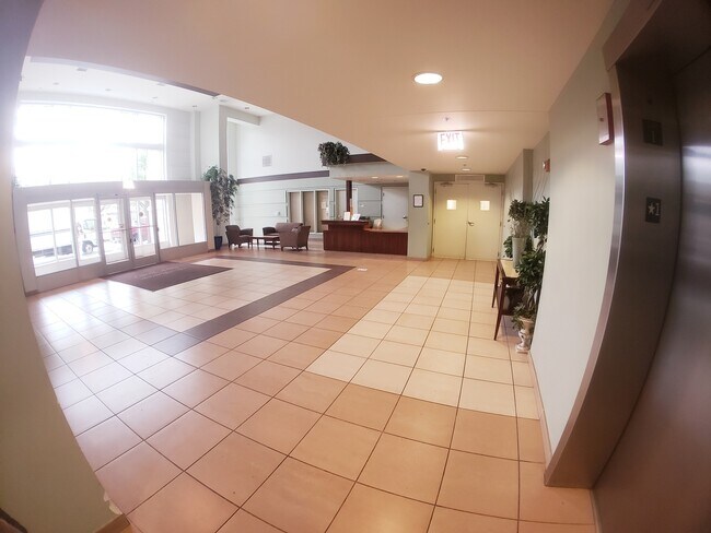 Building Photo - 100 N Hermitage Ave