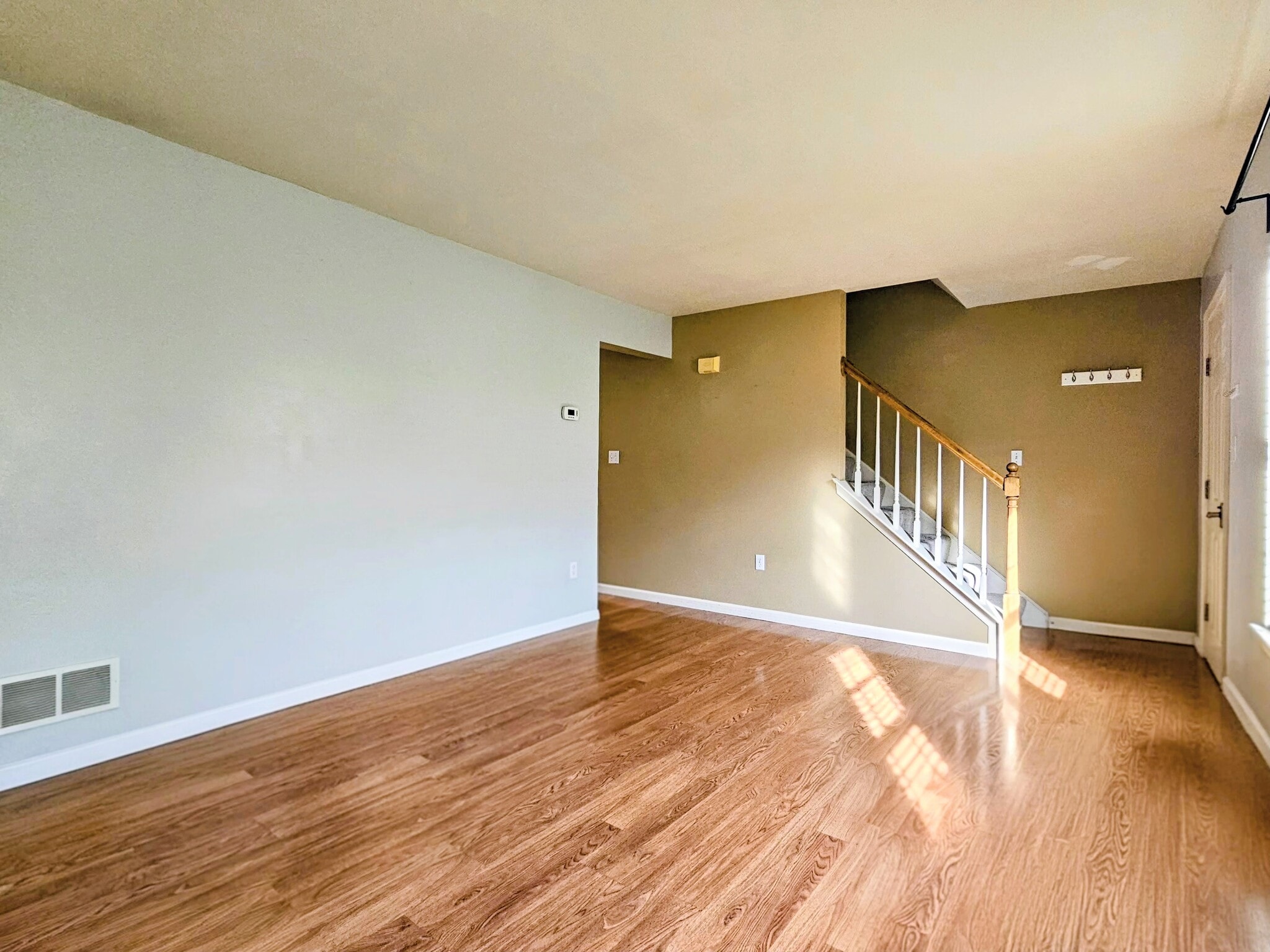 Building Photo - 688 Rockwood Dr