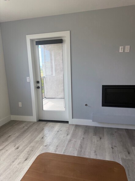 Building Photo - 5923 Laurel Canyon Blvd