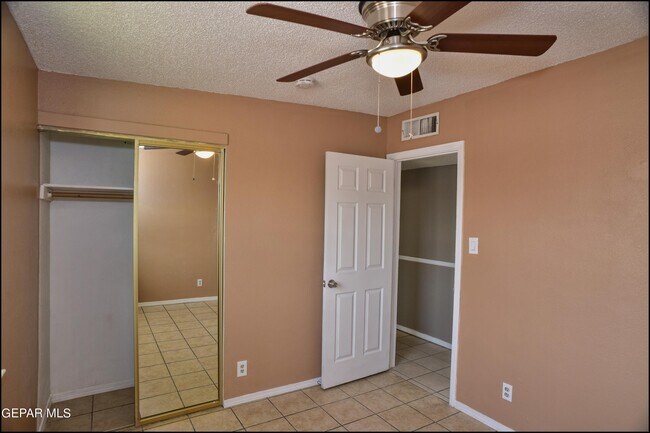 Building Photo - 9004 Acatlan Ln