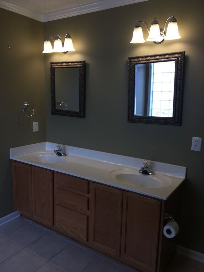 Building Photo - Beautiful 4 Bedroom home in Fayetteville!