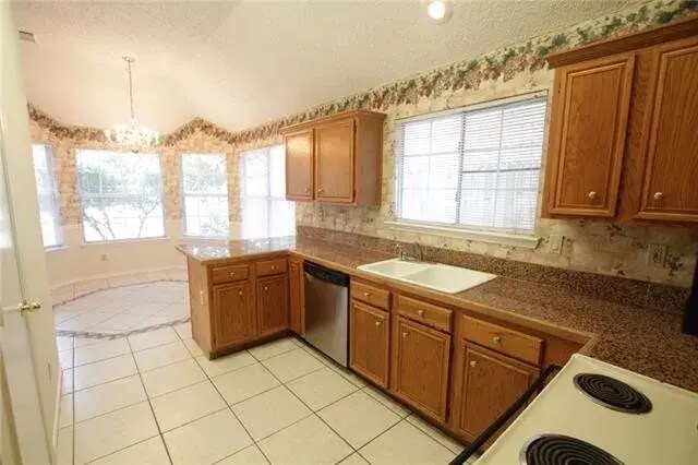 Building Photo - 7440 Blackthorn Dr