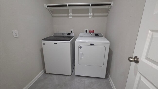 Building Photo - 5611 Pleasant Falls Dr