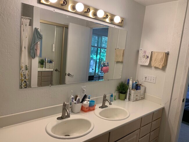 main bathroom - 8112 145th Ct NE